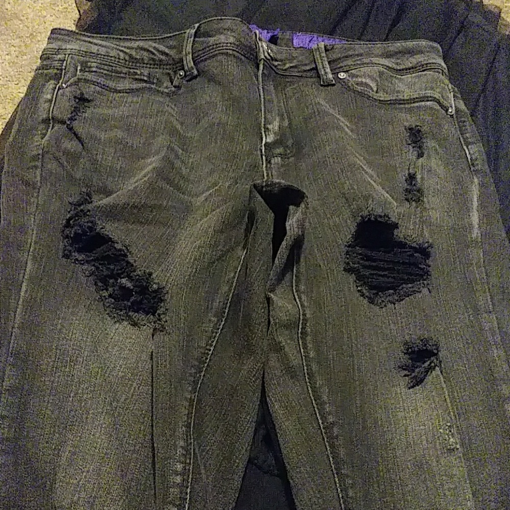 Black ripped skinny jeans